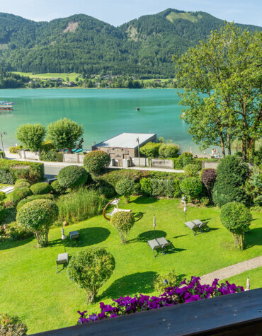 Der Fuschlsee bei einem Sonnenuntergang im Sommer.
