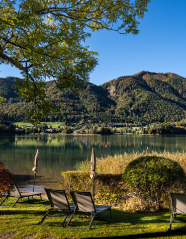 Der Fuschlsee bei einem Sonnenuntergang im Sommer.