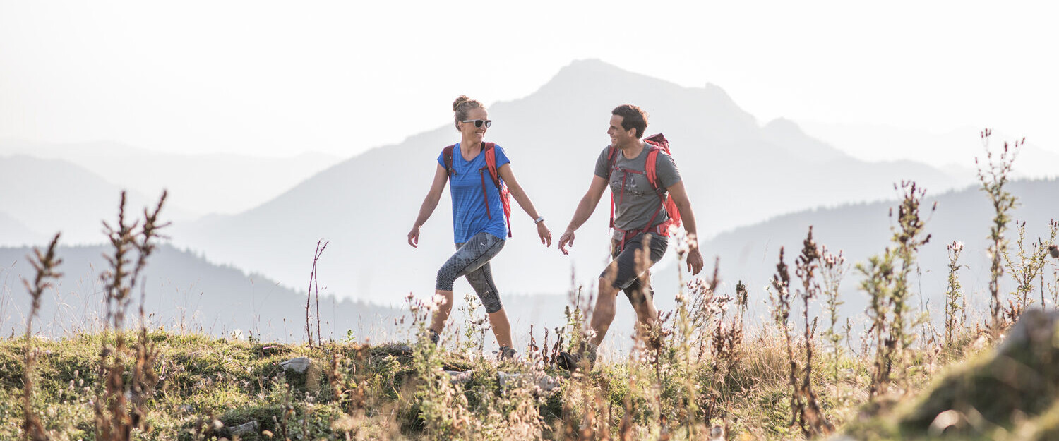 Mountainbiker bei einer Pause im Aktivurlaub am Fuschlsee und im Salzkammergut.