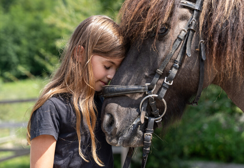 Im Winterurlaub mit Kindern herrliche Köstlichkeiten aus der regionalen Küche im Hotel Ebner's Waldhof genießen.