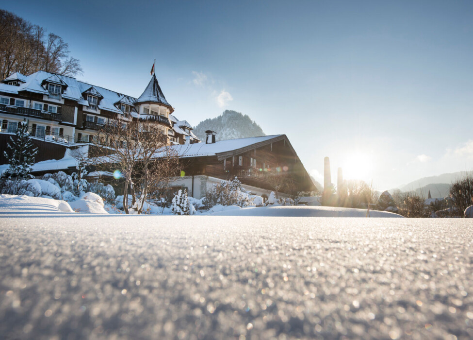 Panoramablick auf einen wunderbaren Sonnenuntergang über dem Fuschlsee im Salzkammergut.