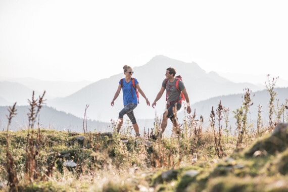 Mountainbiker bei einer Pause im Aktivurlaub am Fuschlsee und im Salzkammergut.