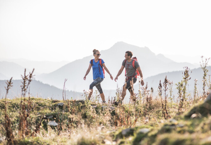 Mountainbiker bei einer Pause im Aktivurlaub am Fuschlsee und im Salzkammergut.